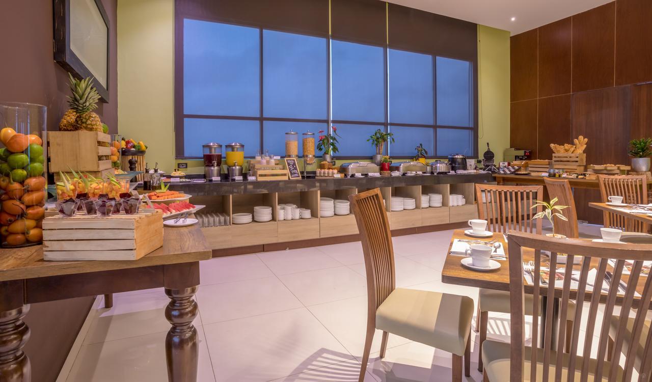 Ghl Collection Barranquilla Hotel ภายนอก รูปภาพ The Club Lounge at the airport