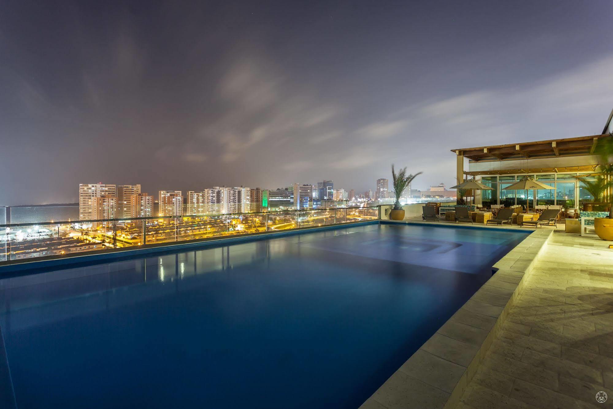 Ghl Collection Barranquilla Hotel ภายนอก รูปภาพ View from the rooftop pool